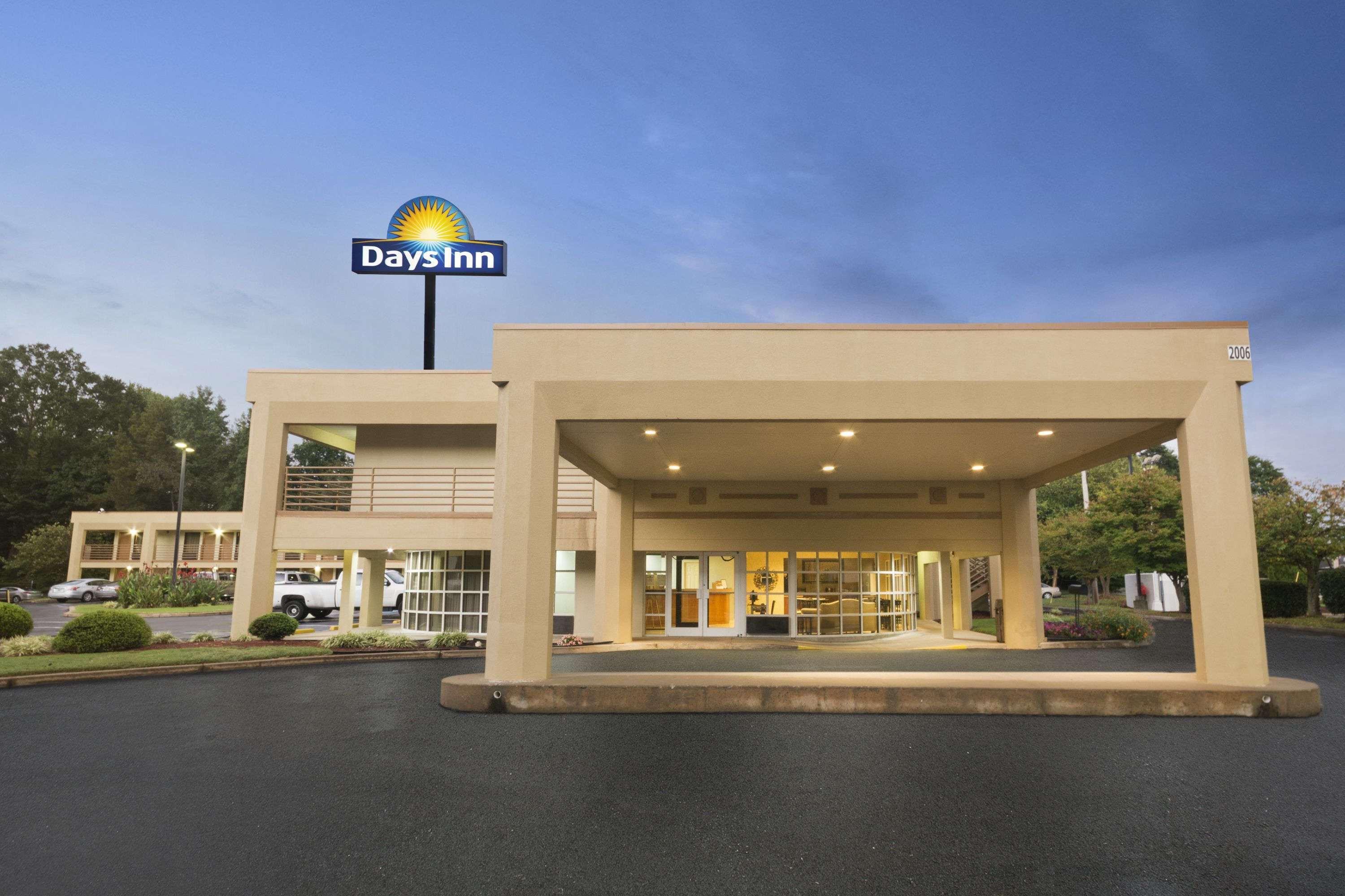 Days Inn By Wyndham Atlanta Stone Mountain Exterior photo